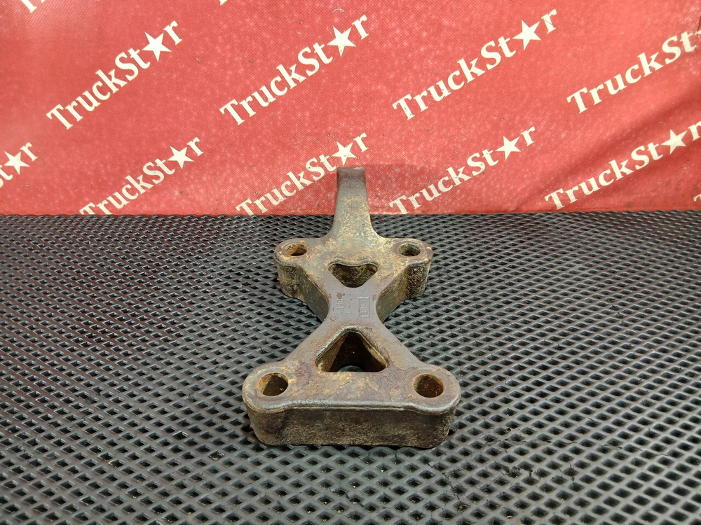 Кронштейн заднего амортизатора левый