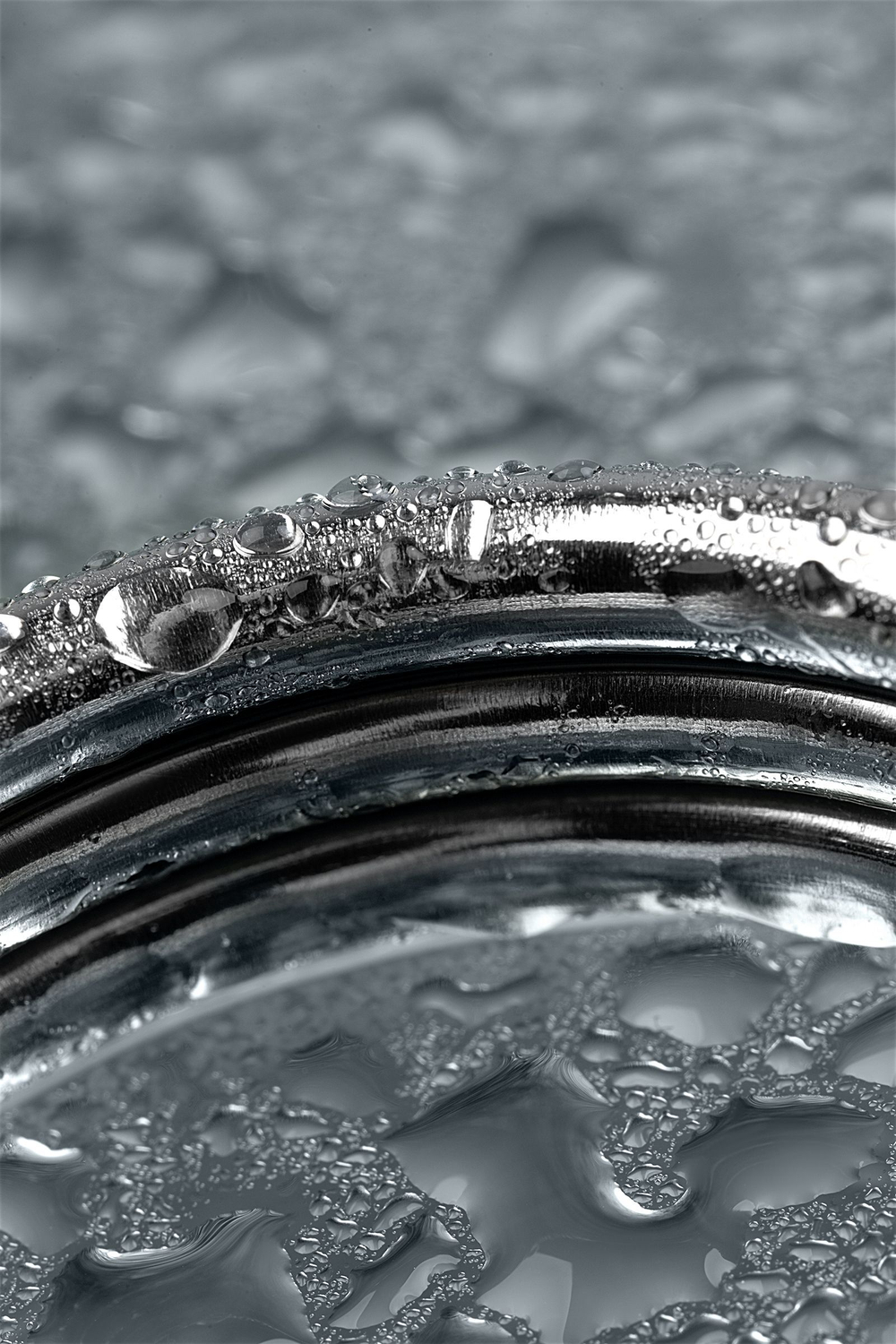 Металлическое кольцо на пенис