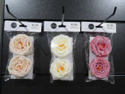 Розы на клипсе 2шт 4х8см House of Seasons белая/розовая/заснеженная 3 вида