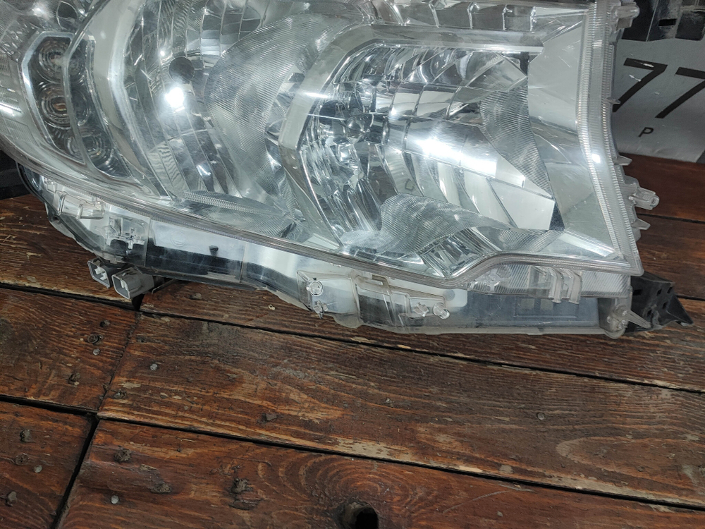 Фара правая галоген Toyota Land Cruiser Prado 150 17-нв Б/У Оригинал 8113060N10