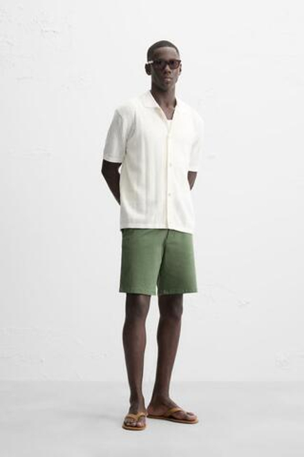 ZARA ШОРТЫ-БЕРМУДЫ ЧИНОС КЛАССИЧЕСКОГО КРОЯ, ЗЕЛЕНЫЙ
