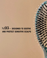 La Bonne Brosse Массажная расческа для волос N 03 Essential Sensitive Scalp Brush - Creamy White