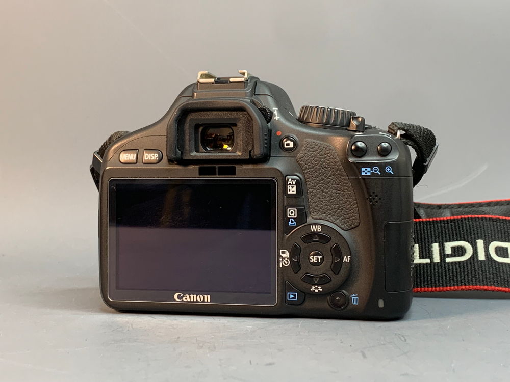 Canon EOS Rebel T2i kit 18-55mm f/3.5-5.6 IS 12.616 Кадров