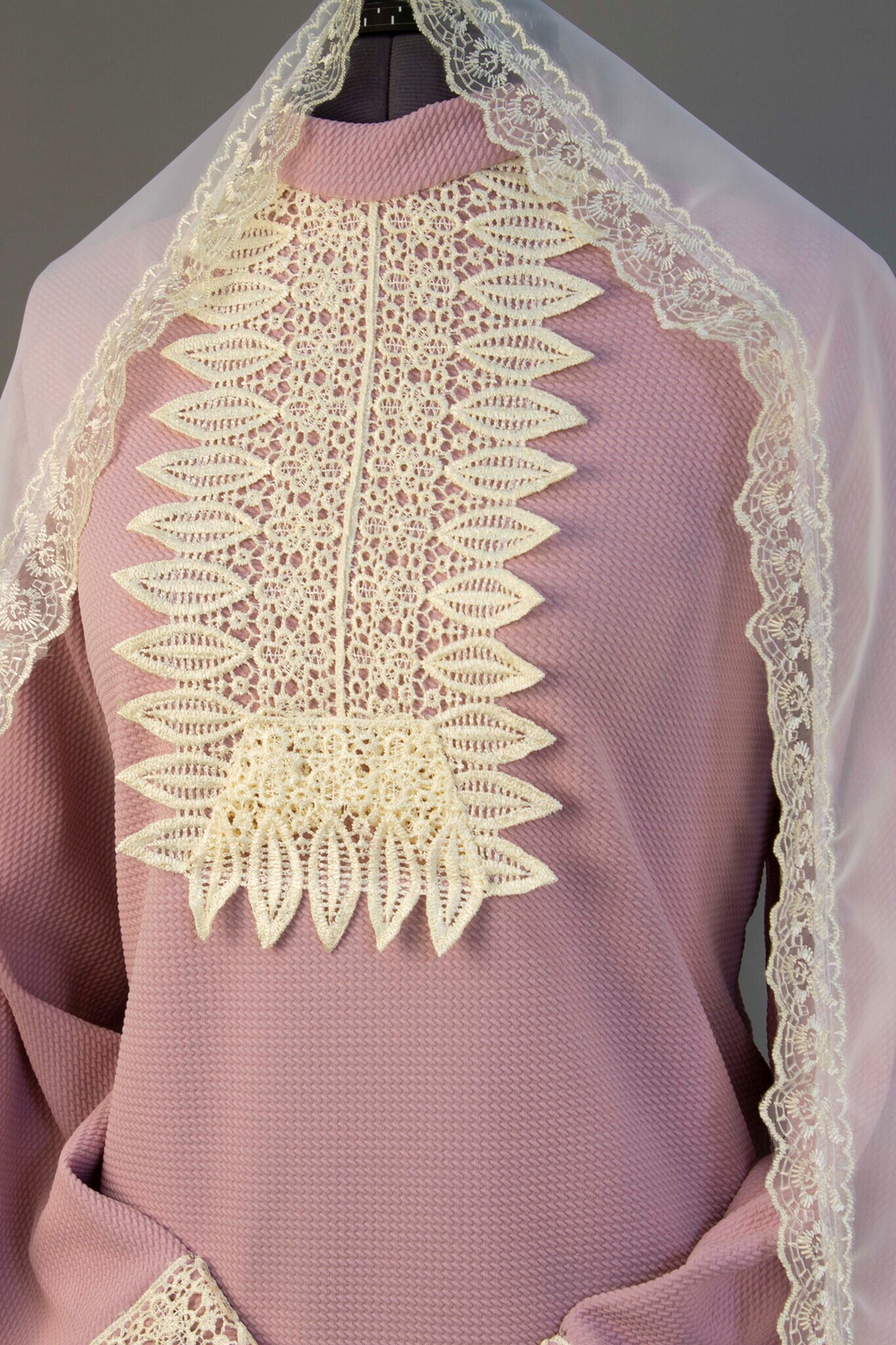 Платье ритуальное "Элит-2" с шарфом розовое