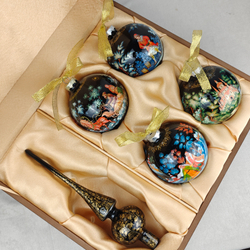 Сувенирный набор из 4-х новогодних шаров и наконечника с ручной росписью Палех "Сказки"