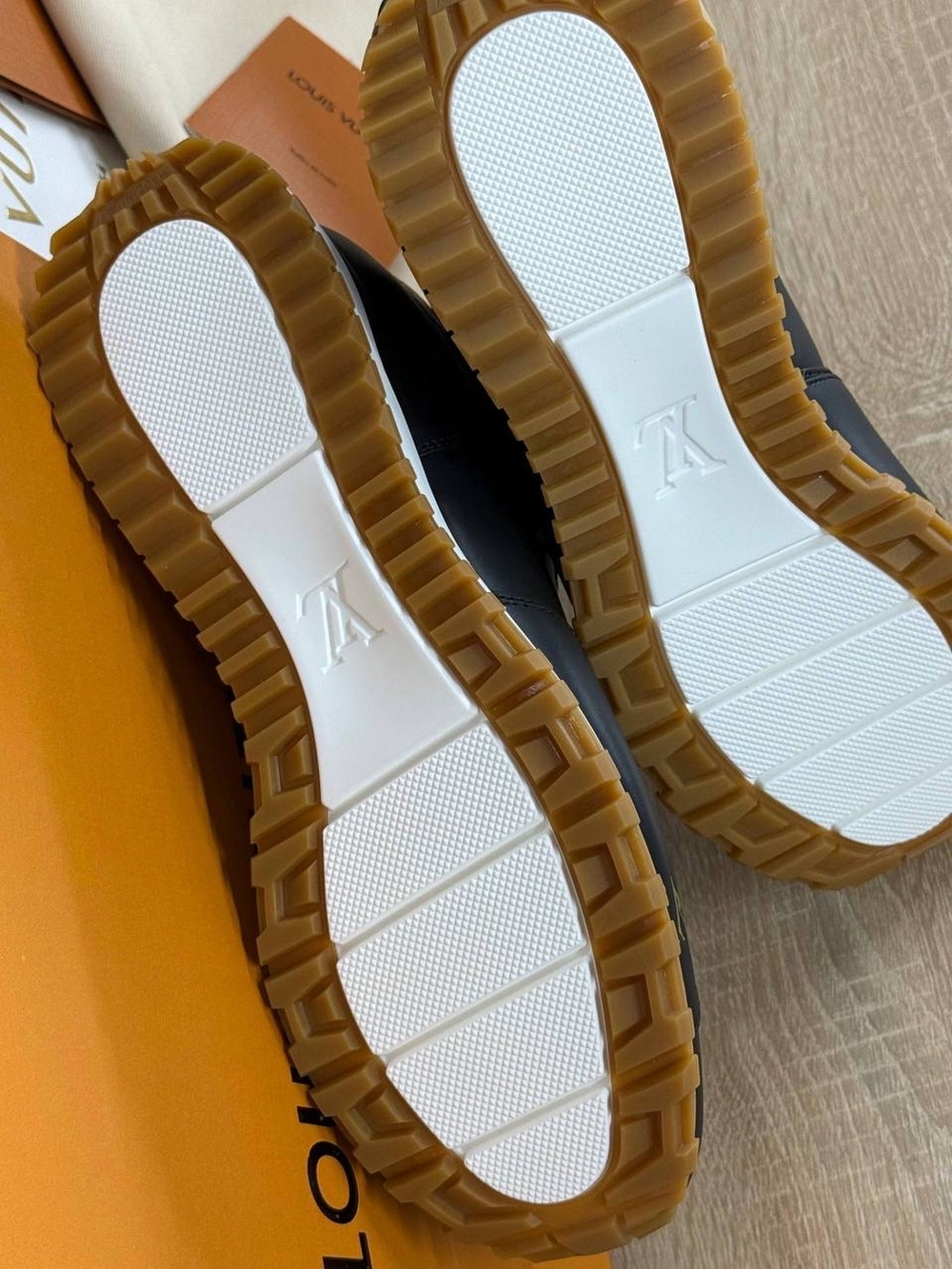 Кроссовки Louis Vuitton Run Away