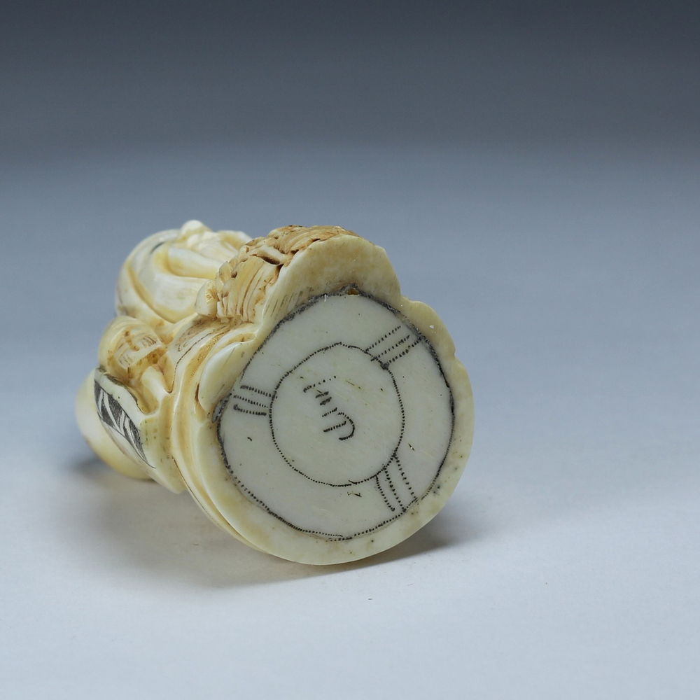 Нэцкэ Фукурокудзю с тыквой горлянкой и корзиной рыбы