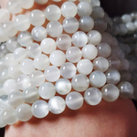 Лунный камень, яркое свечение, р-р 8мм, цена за нить 9.5см (1/4)