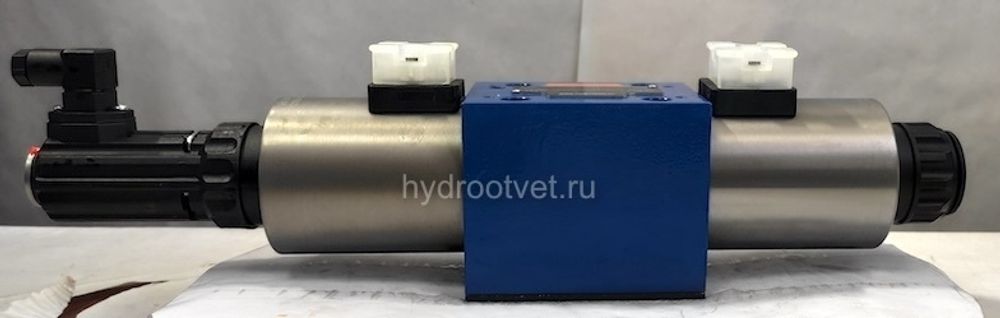 4WRE10V75-2X/G24K4/V - Пропорциональный распределитель с обратной связью по положению золотника без встроенной электроники Ду10, номинальный расход 75 л/мин, схема V
