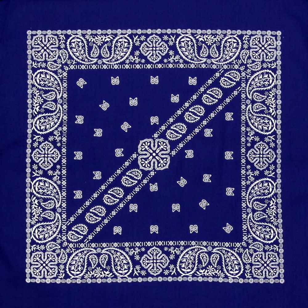 Бандана синяя с белыми огурцами диагональ