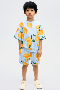 H&M Комплект из толстовки и шорт с принтом, светло-голубой