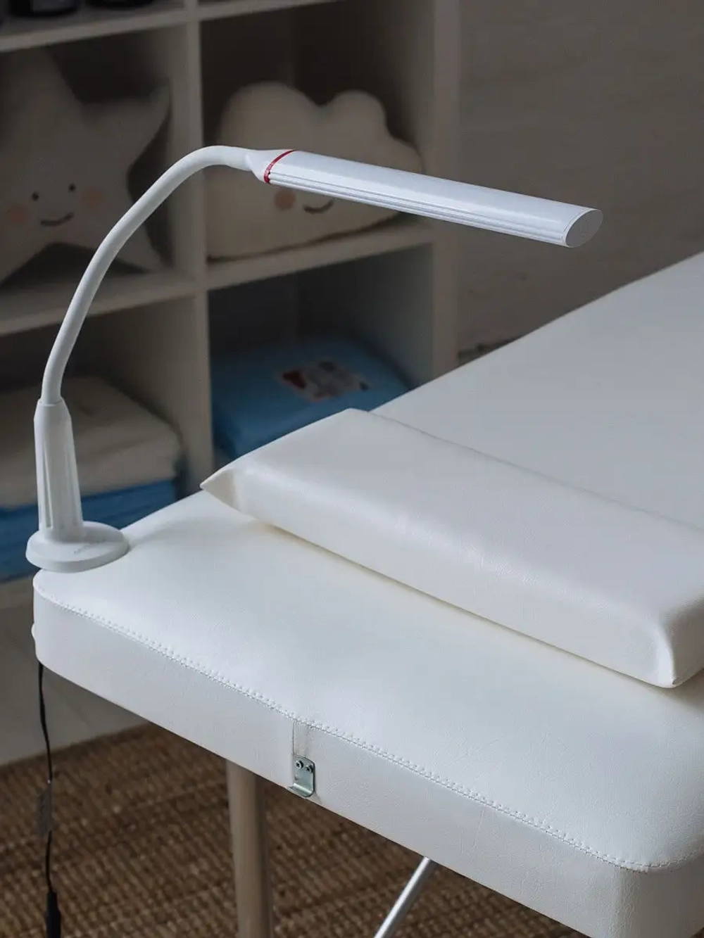 Лампа для наращивания ресниц бестеневая на кушетку