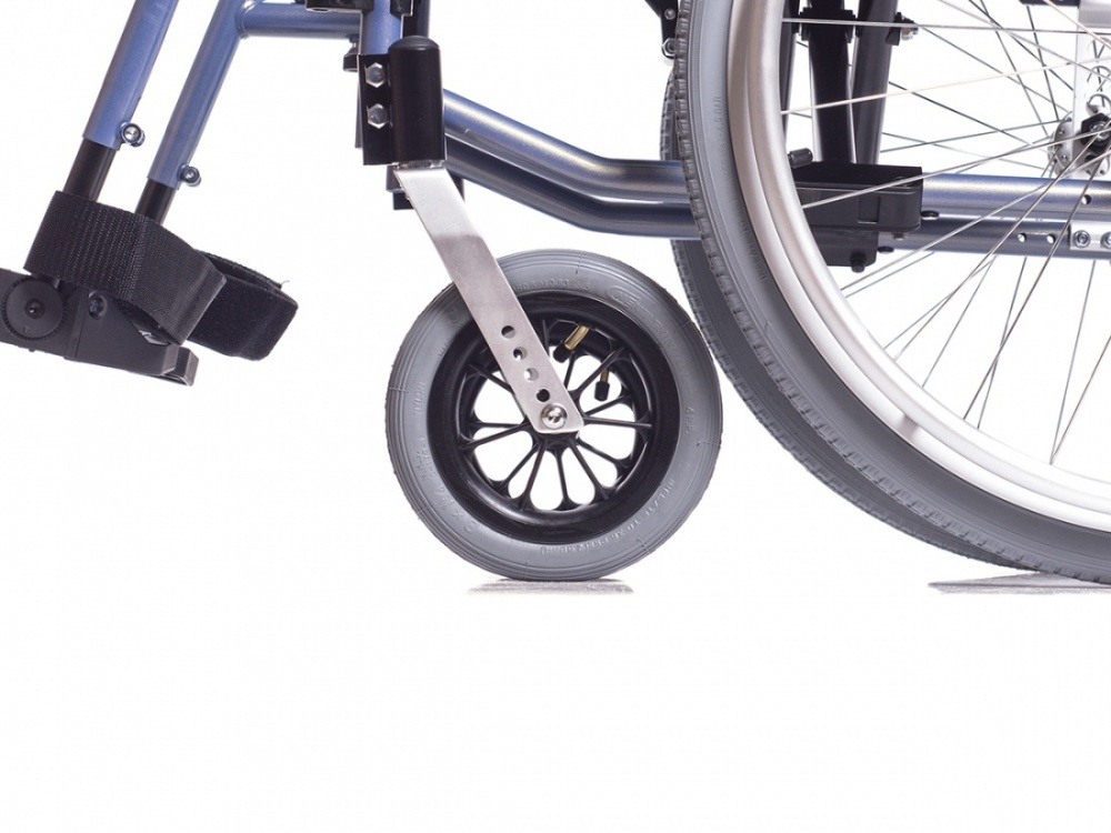 Кресло-коляска для людей с инвалидностью  Base 195