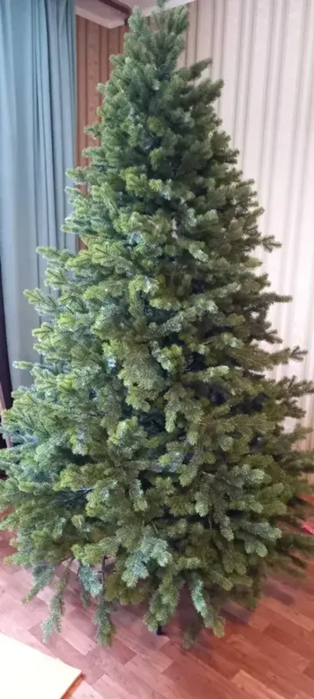 Искусственная ель «Леано» (Литая хвоя) 210 см / 2.1 м