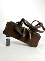 Женская замшевая сумка-багет коричневого цвета