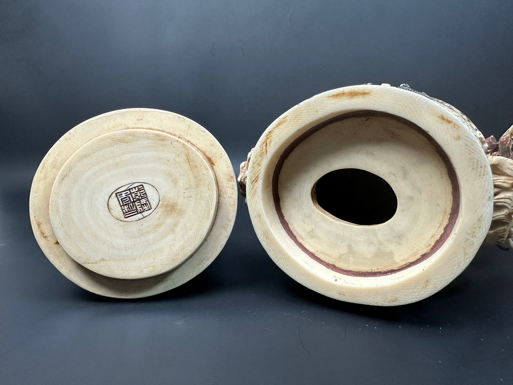 Большая изысканная резная ваза из кости