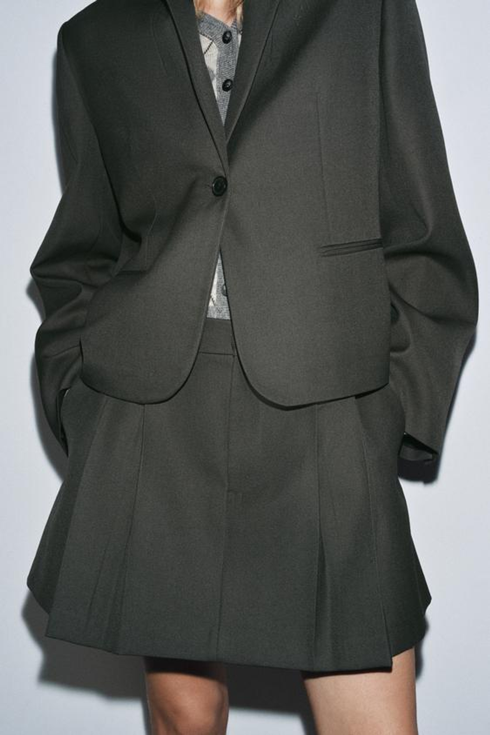 ZARA КОРОТКАЯ ЮБКА СО СКЛАДКАМИ — ZW COLLECTION, ХАКИ