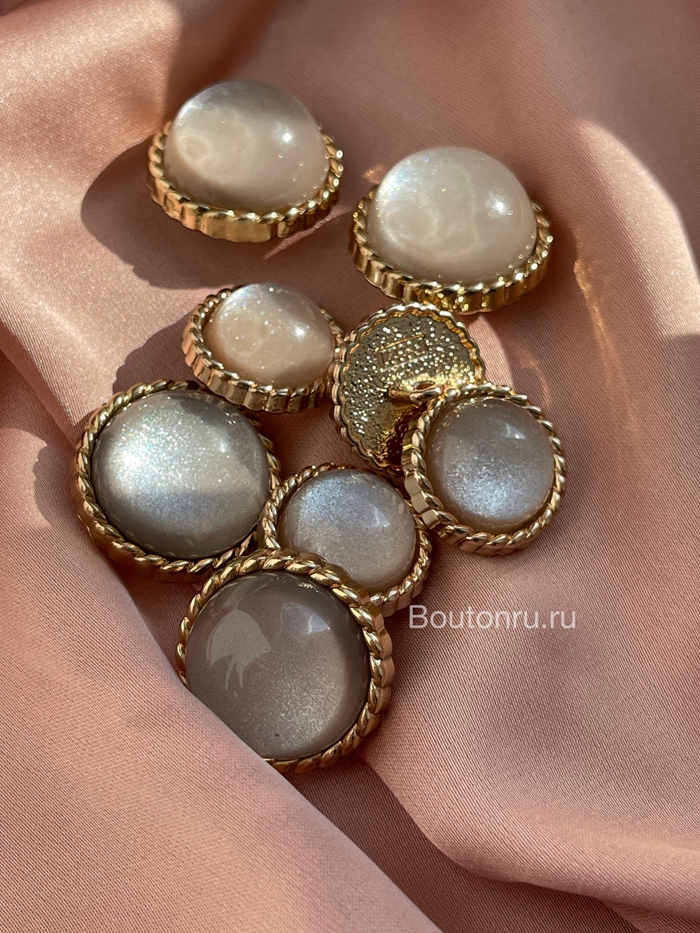 Пуговицы серо-перламутровые луна с золотом