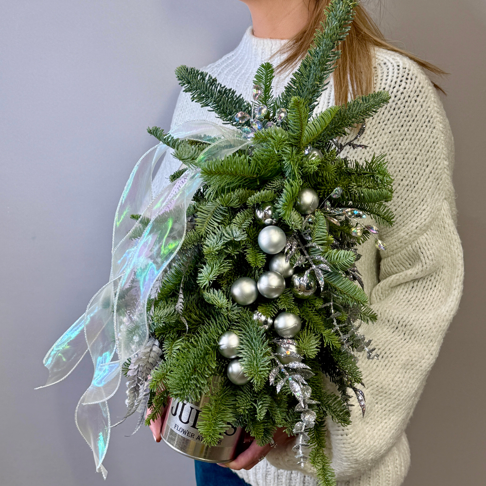 «Иней» композиция из пихты на Новый год и Рождество