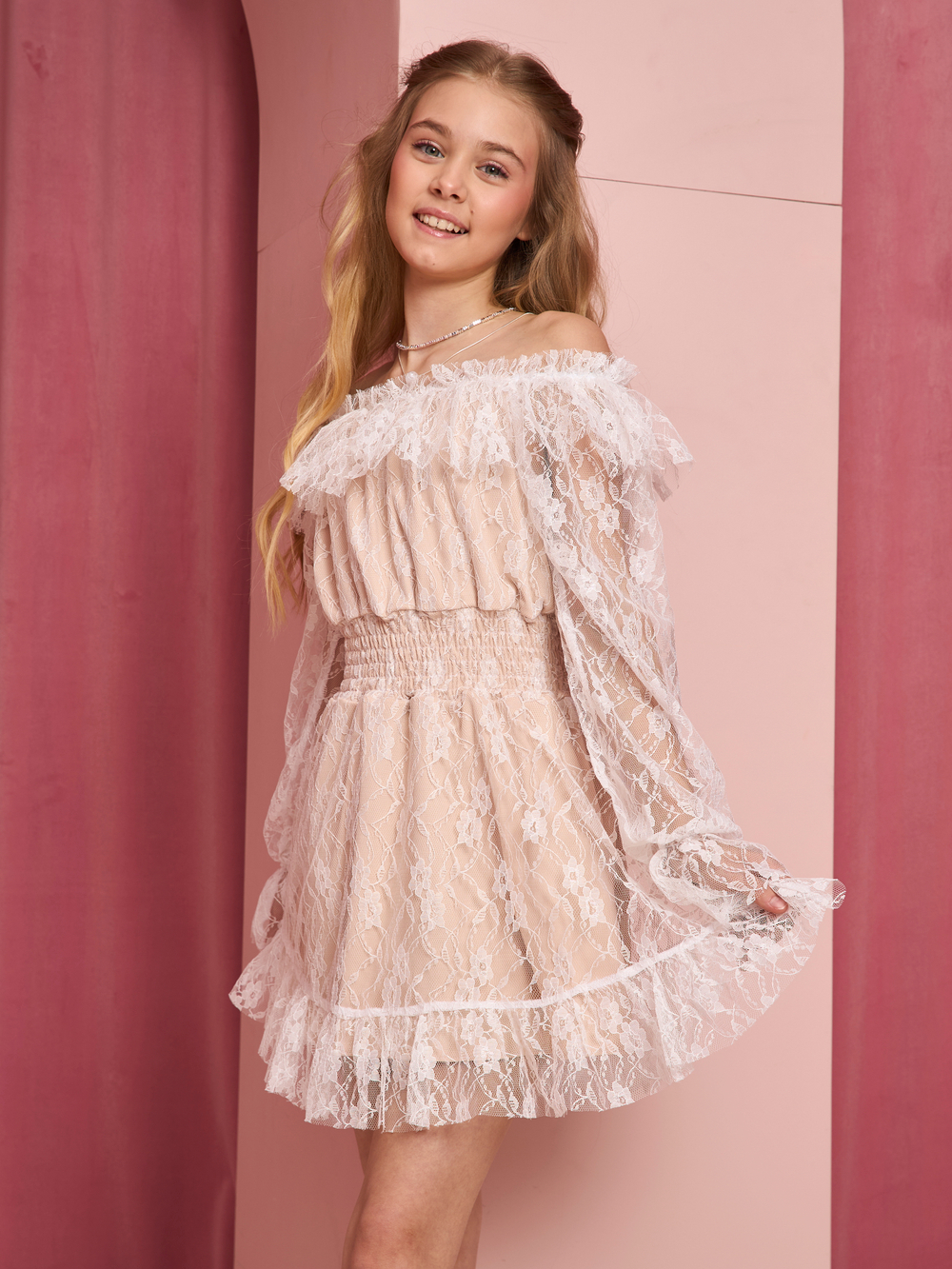 Платье нарядное кружевное для девочки бежевое
