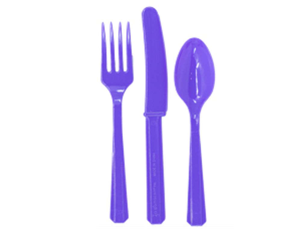 Столовые приборы в ассортименте