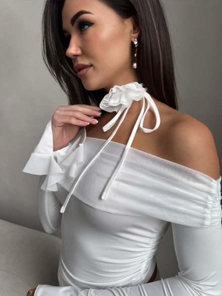 Женский костюм топ с юбкой воланы с розой белый (L/XL)