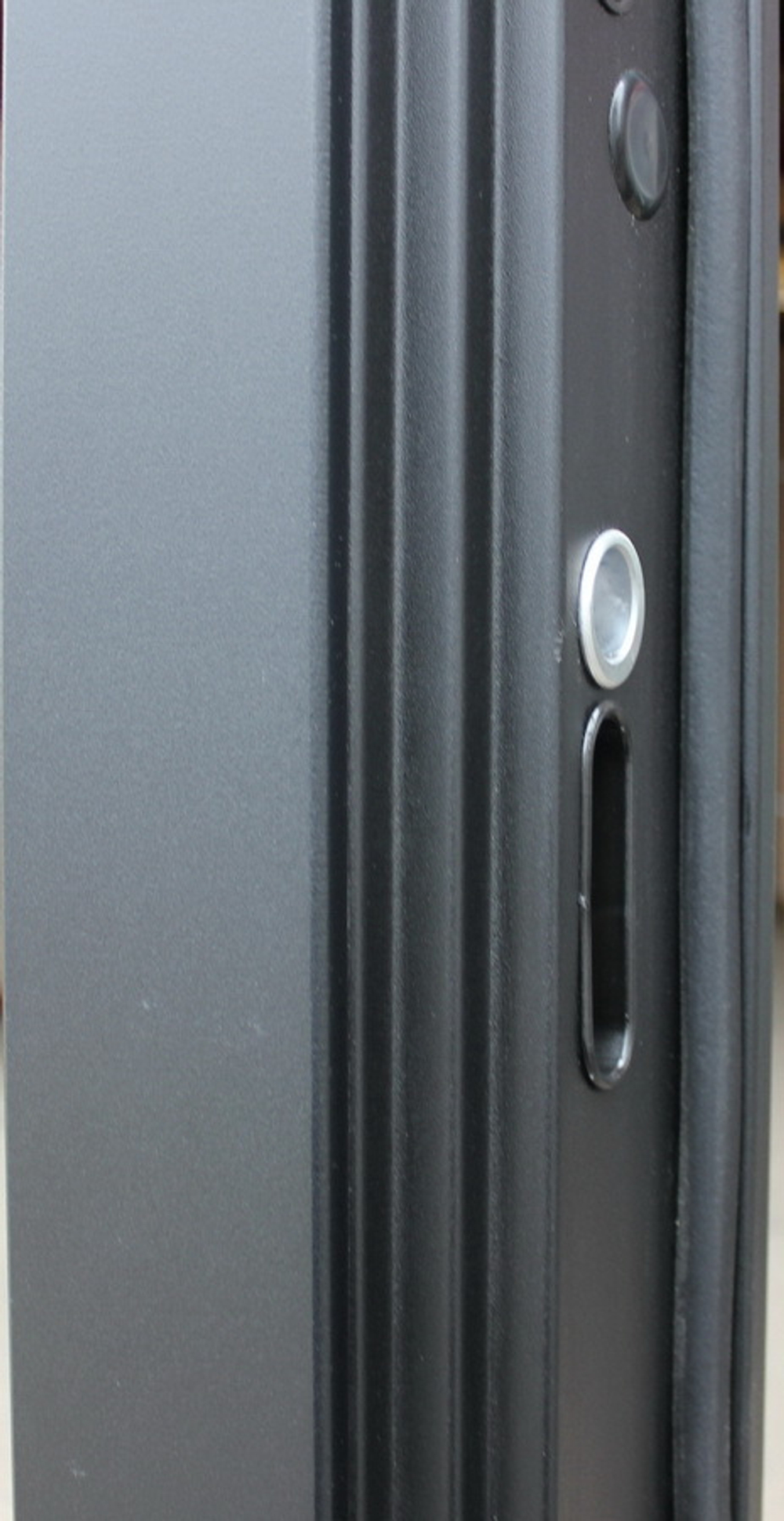 Входная металлическая дверь с зеркалом  "Вельвет" дуб кантри темный, черное патирование по фрезеровки  / Большое зеркало капучино ZB 853-2 (темно-белый)