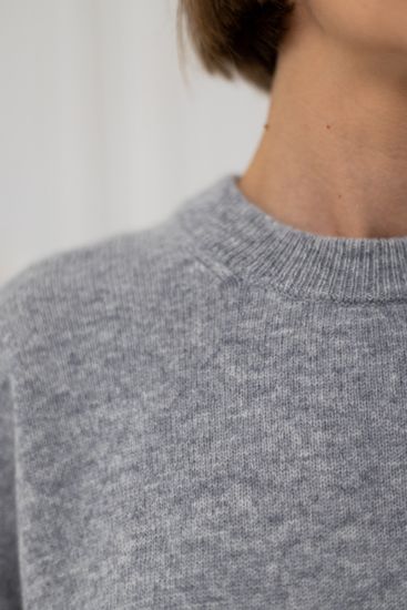 Джемпер Л.Т., 100% шерсть ягнёнка, цвет светло-серый.