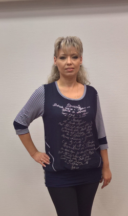 Полосатая туника с оригинальным дизайном