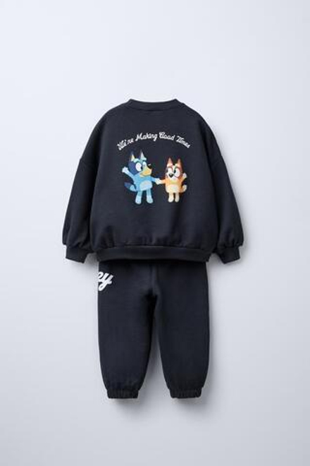 ZARA ТОЛСТОВКА И ДЖОГГЕРЫ С ПРИНТОМ LUDO STUDIO, СИНИЙ