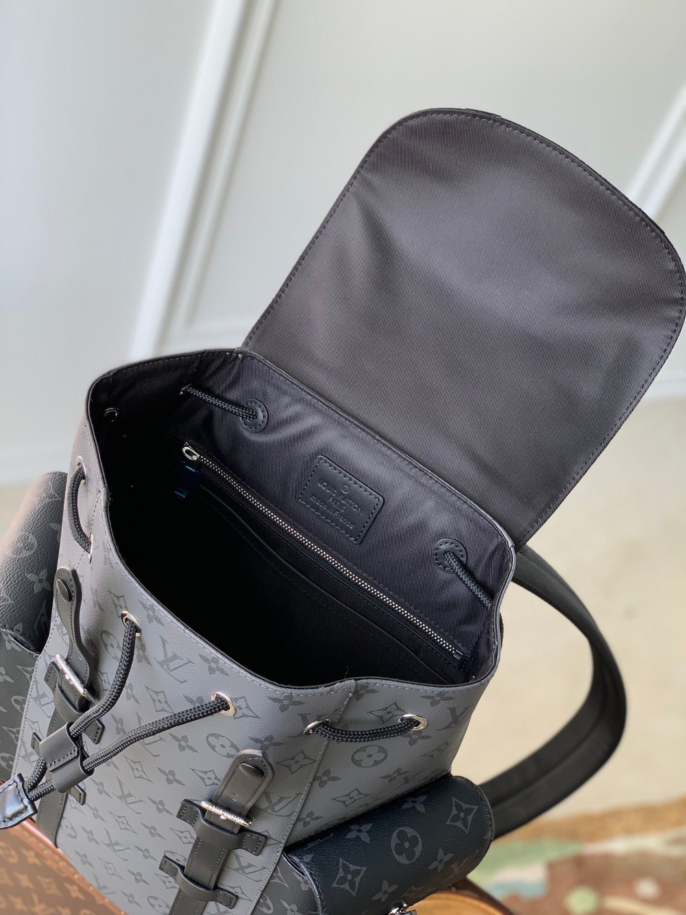 Louis Vuitton Christopher MM