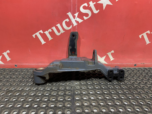 Кронштейн передней рессоры левый