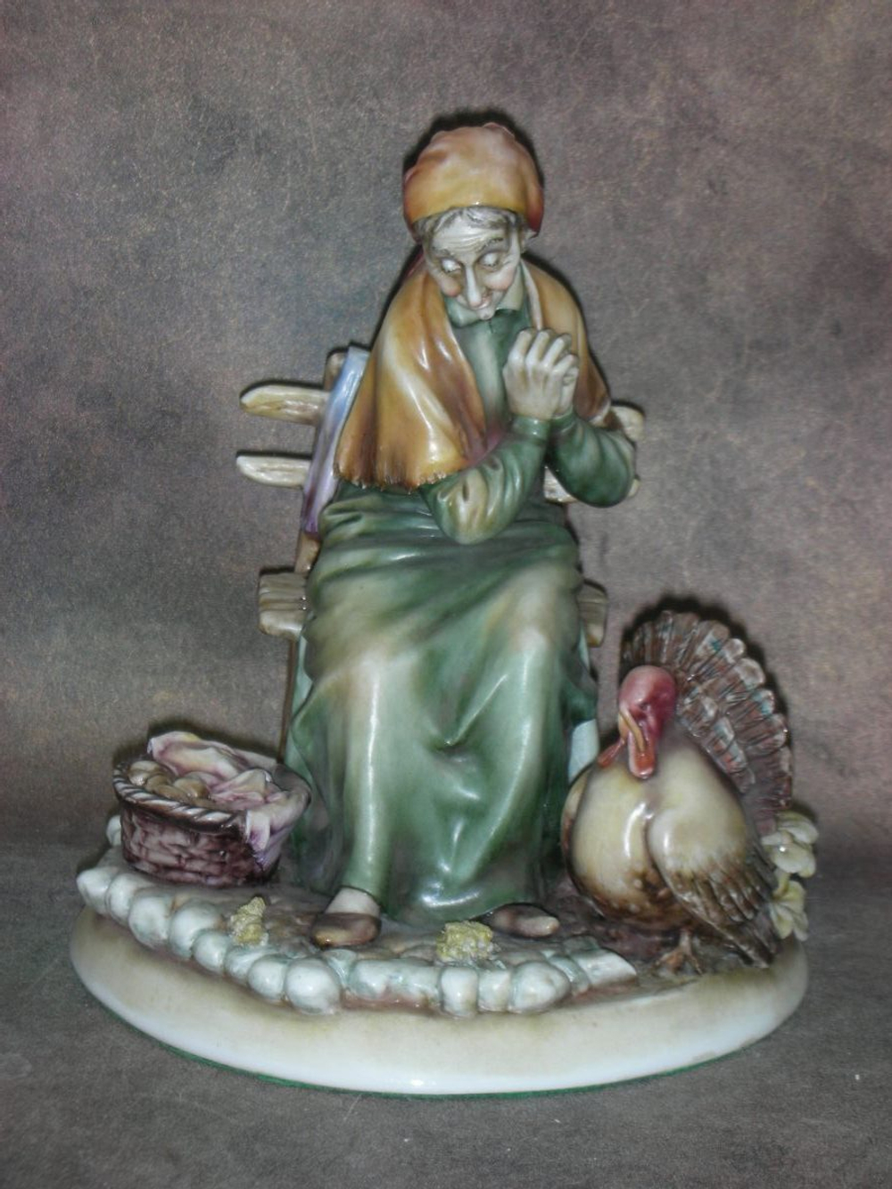 Статуэтка. Фарфор. Подсчёт благословений. Capodimonte. Италия