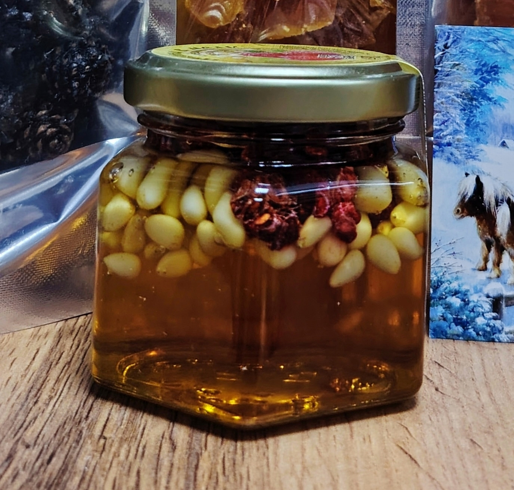 Малина с кедровыми орехами в меду 100 мл