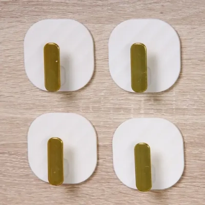 Крючки в наборе 4шт пластиковые на липкой основе «ТАРТИТАН», цвет белый, нагрузка 2кг/5,3см