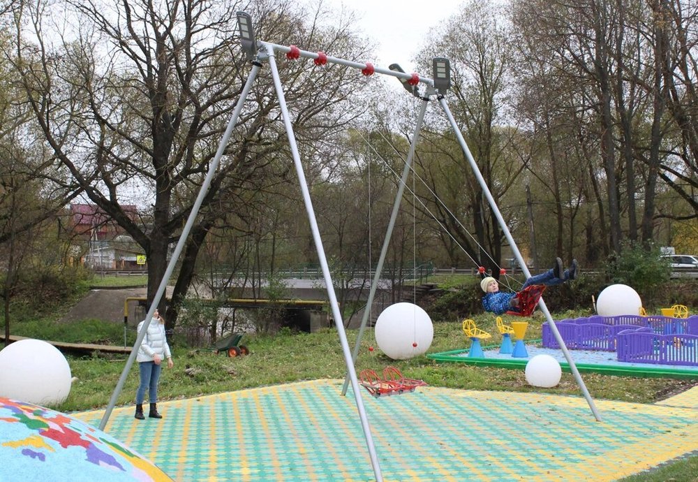 Качели-шар высотой 300 см, диаметр крепления на трубу 76 мм