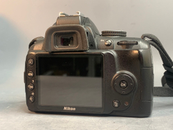 Nikon D3000 Kit 18-55mm 15.000 кадров