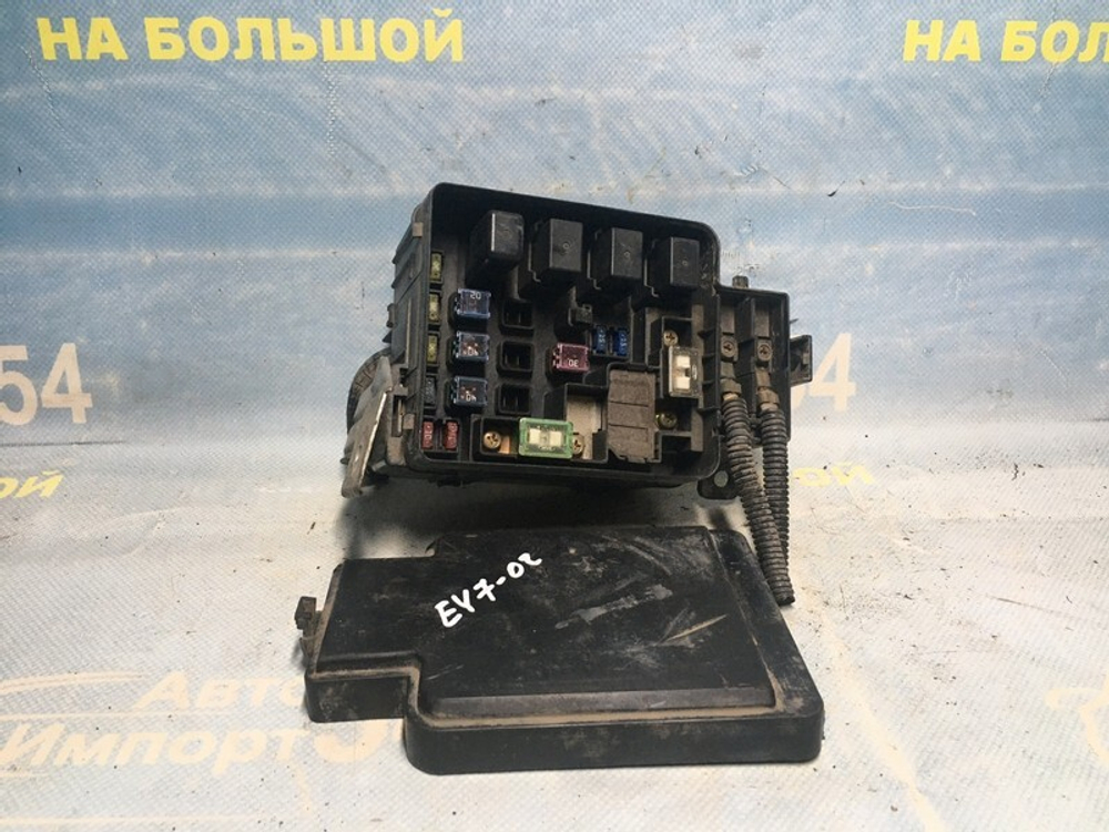 Блок предохранителей подкапотный Honda PARTNER 1999