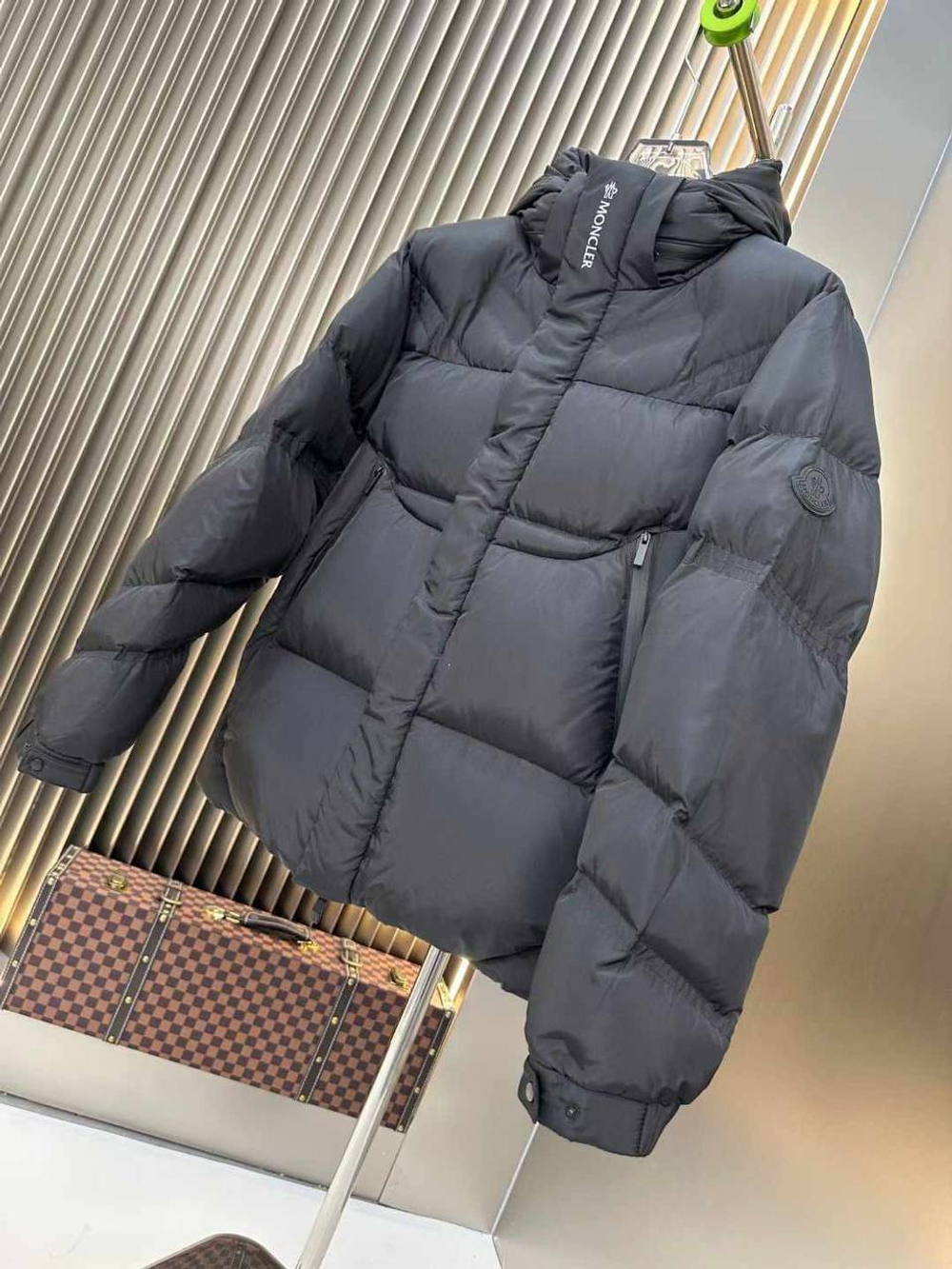 Пуховик Moncler