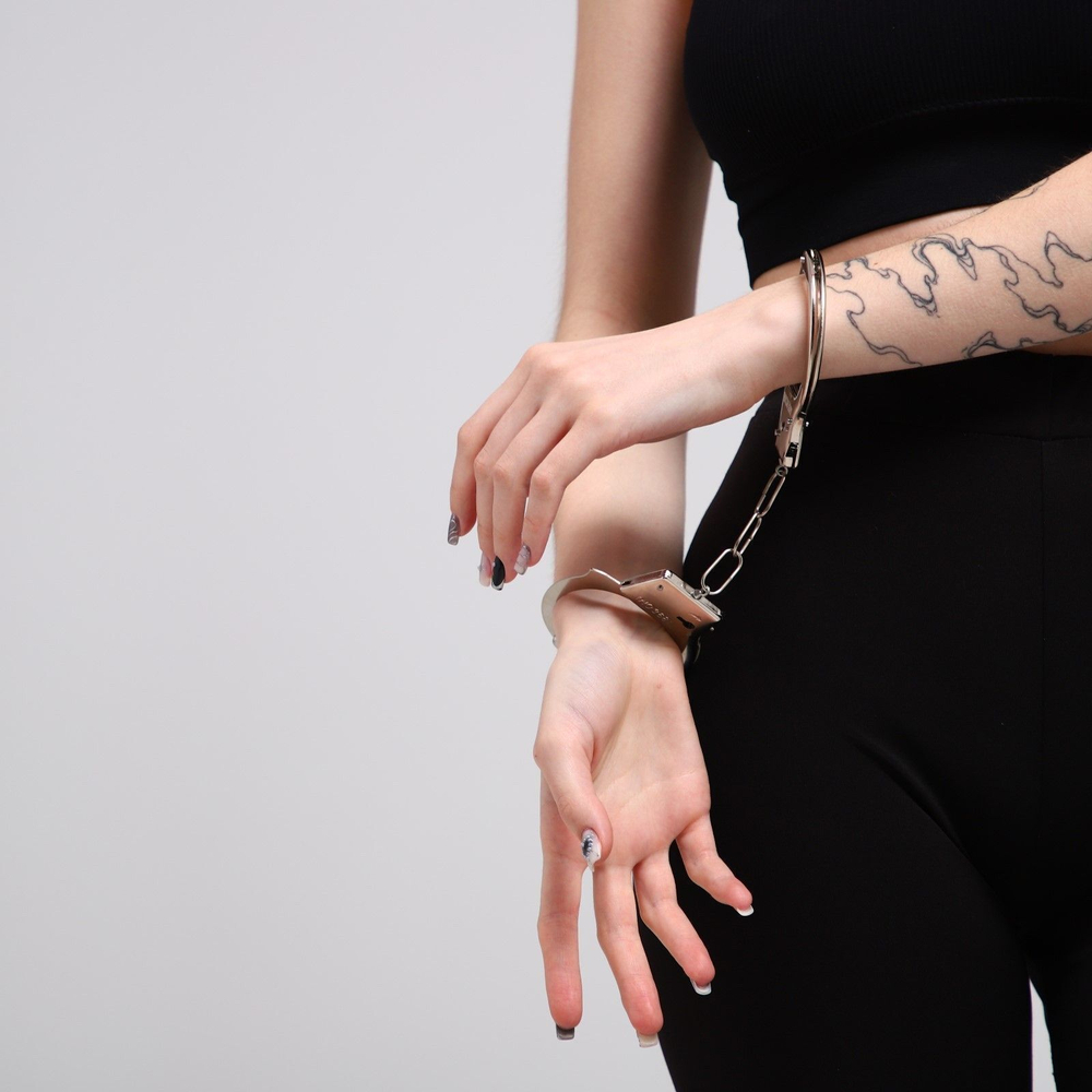 Серебристые металлические наручники Hotex (Цвет: серебристый)