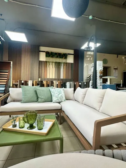 Комплект деревянной мебели Nara из массива акации