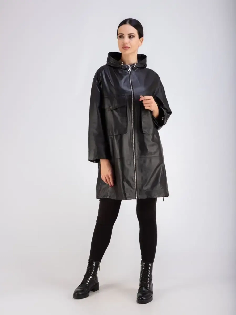 Пальто из натуральной кожи с капюшоном