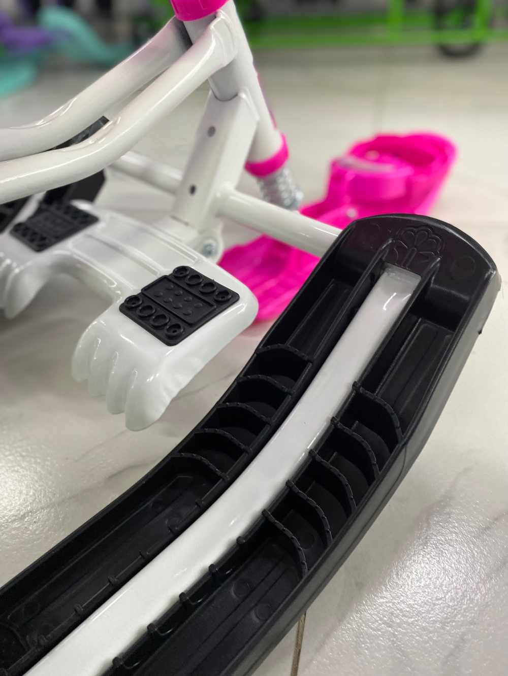 Снегокат «Тимка спорт 4-1» принт сиденья: с бабочками (белый каркас) (арт. ТС4-1/Б2)