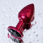 Красная анальная пробка 7,2см с кристаллом черного цвета ToyFa Metal 717007-95