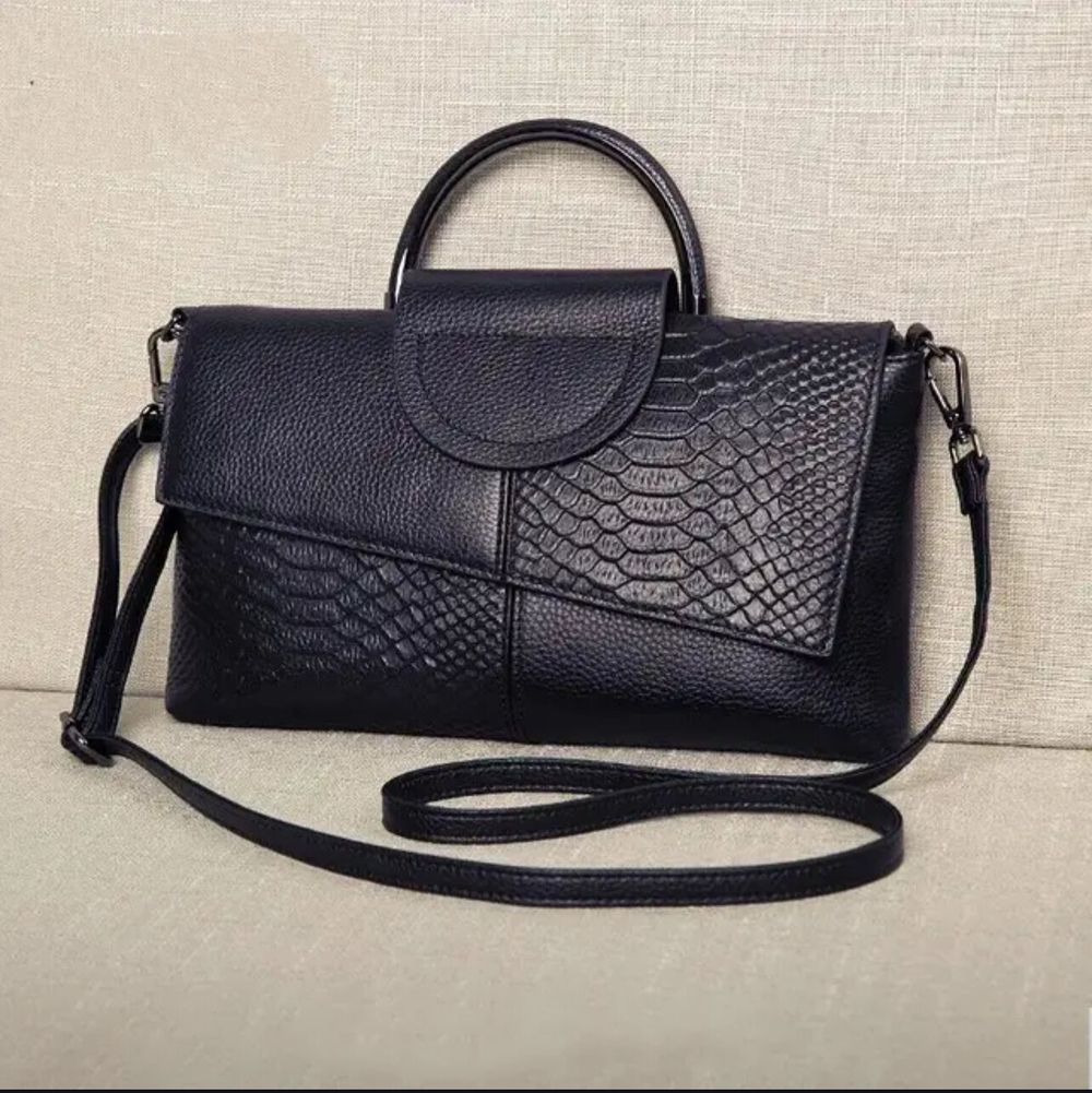 Женская сумка черная через плечо из мягкой искусственной кожи