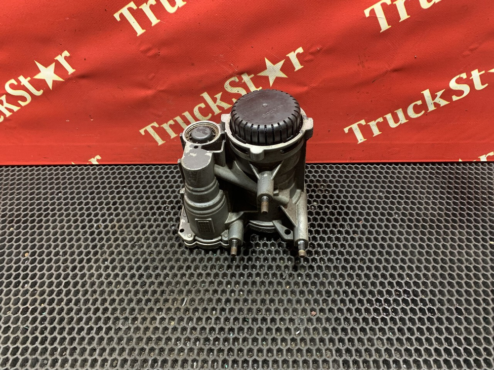 Кран управления тормозами прицепа