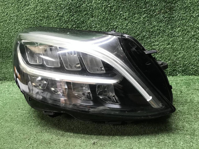 Фара правая Mercedes C w205 (2018-2023) LED