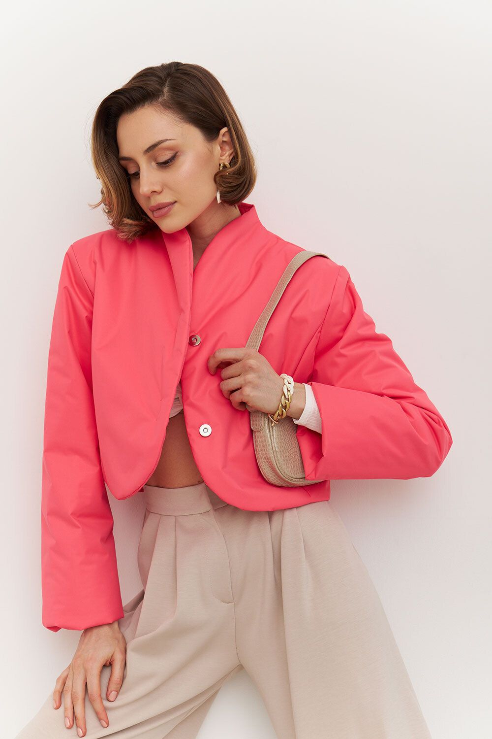 Куртка с подплечниками ярко-розового цвета