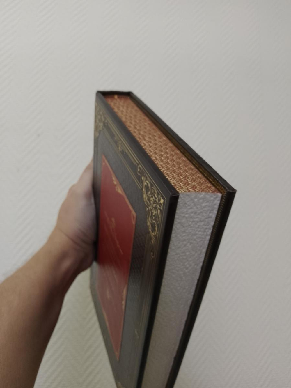 Деминг Э. "Выход из кризиса", серия "Повелители финансов и экономики" Книга подарочная кожаная