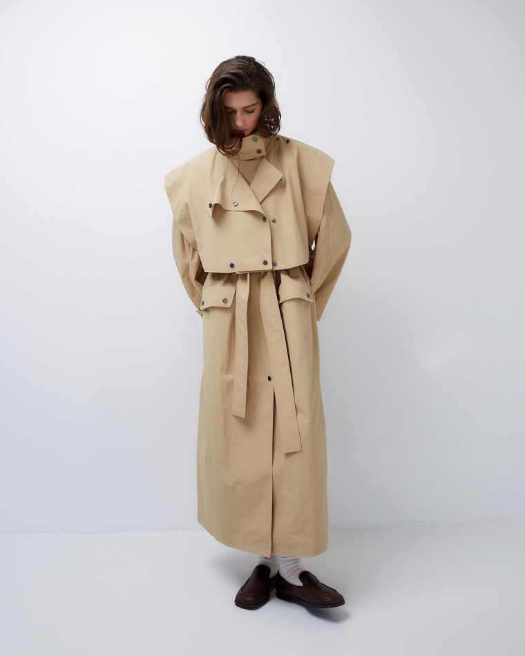 Плащ с кейпом песочный